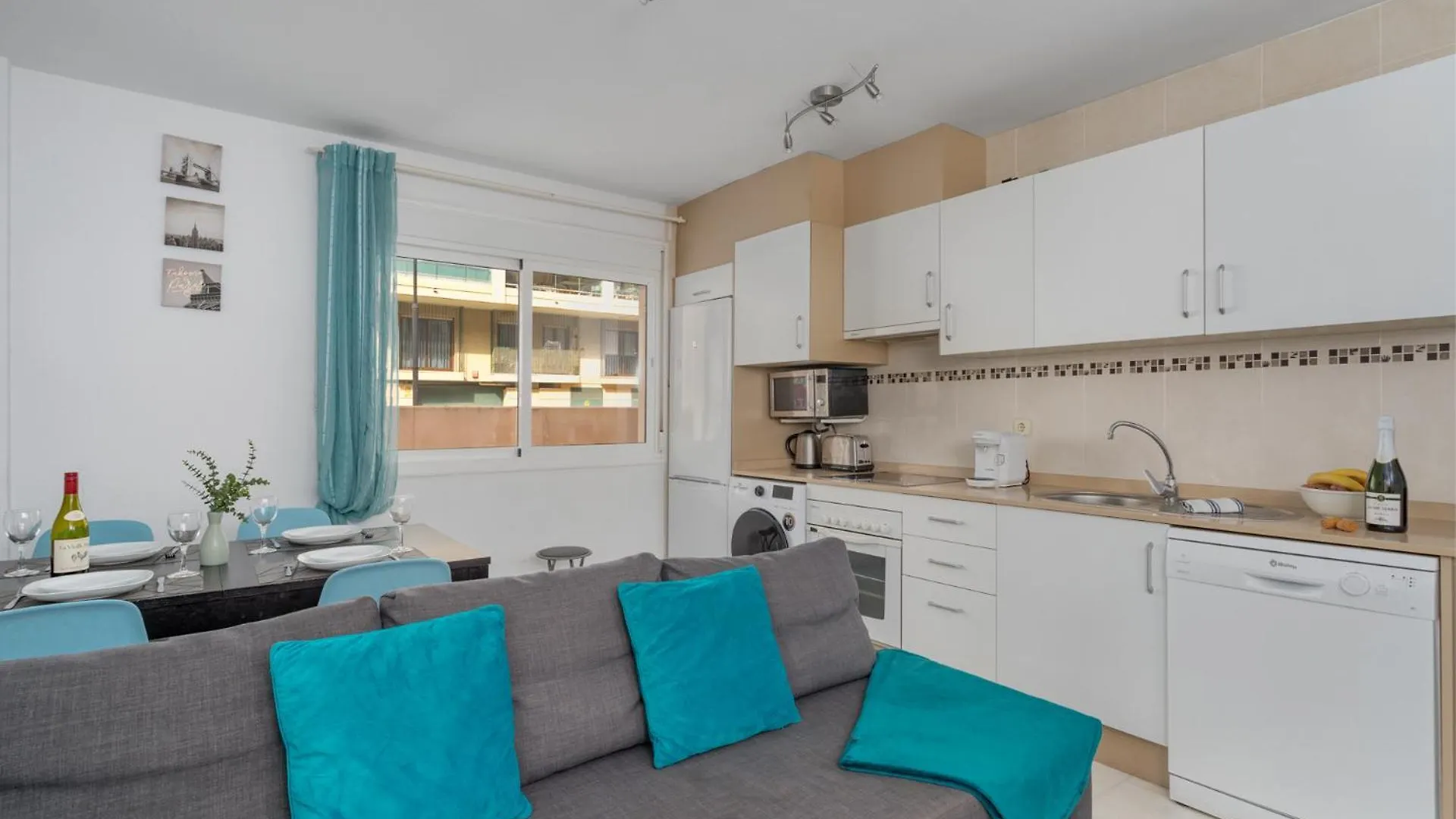 Nice Apartments 20 Meters From The Beach Fuengirola 0*,